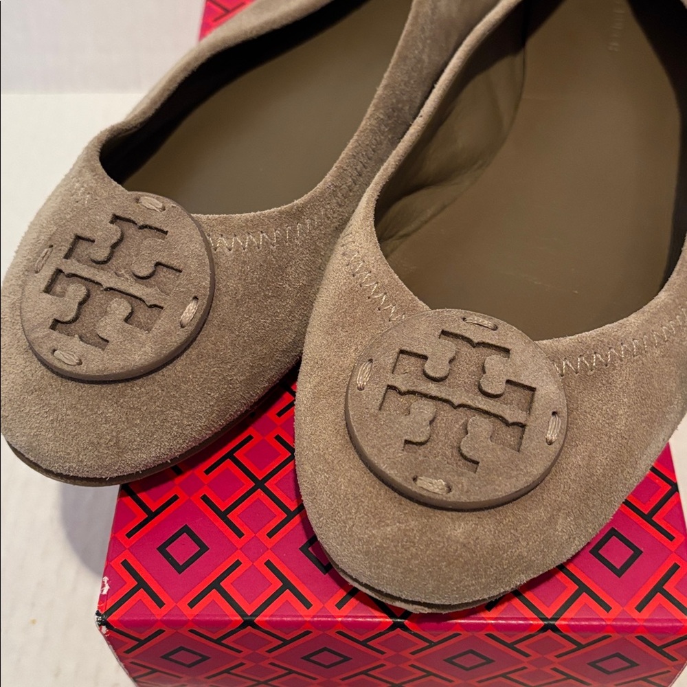 Tory Burch Minnie Rocky Pebble Suede Travel Flats with Logo Size 9